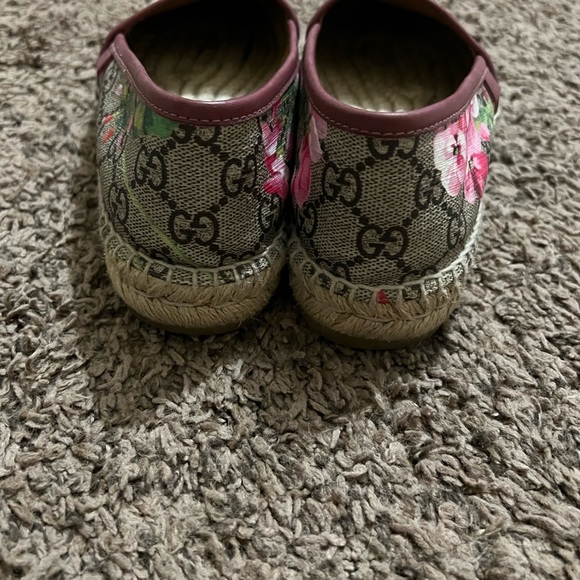 Beautiful Gucci Espadrilles with Blooms print - Picture 3 of 9